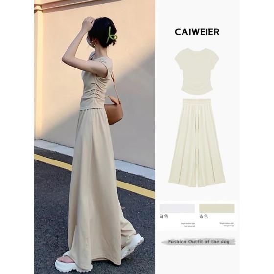 A youthful and stylish Korean-inspired outfit set, a super popular two-piece dress set for women in summer 2026.