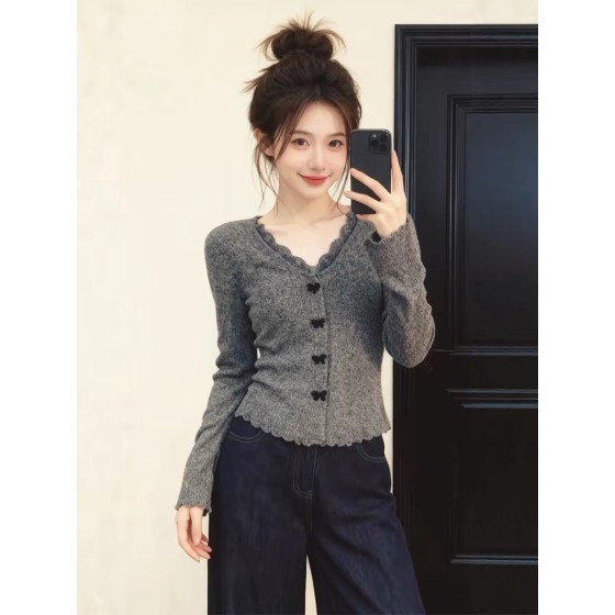 Korean style grey V-neck lace-trimmed slim-fit long-sleeved T-shirt cardigan for women, super cute and pretty top for spring.