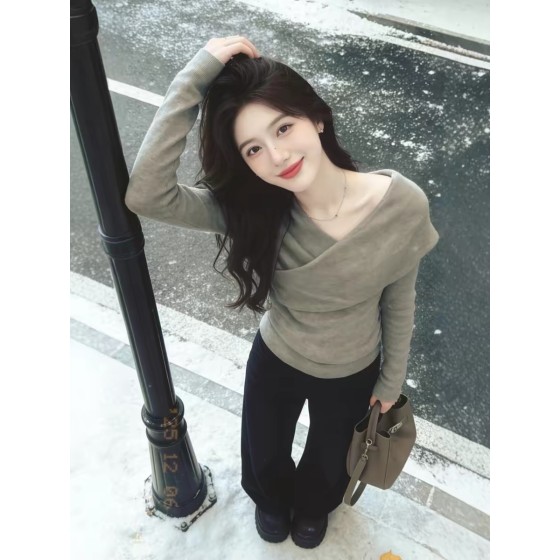 Stylish crossover V-neck slim-fit long-sleeved T-shirt for women, perfect for spring, a super pretty base layer, and a Korean-style inner layer.