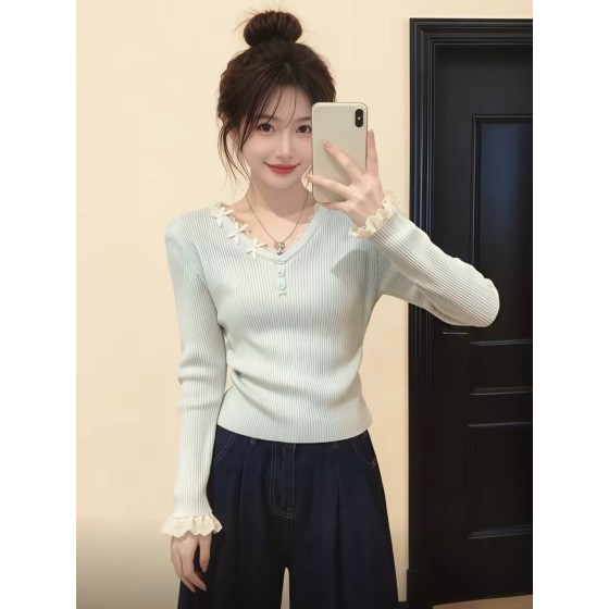 Light blue V-neck ribbed bow lace patchwork design slim-fit long-sleeved T-shirt for women, spring short waist-cinching top