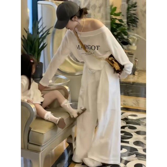 Pure and innocent white moonlight style outfit, cool and stylish, age-reducing women's two-piece set, 2026 new style, super beautiful summer set.